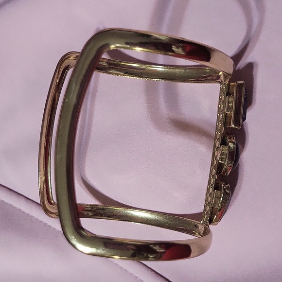 Gold Tone Braclet with black stone - Picture 4 of 5